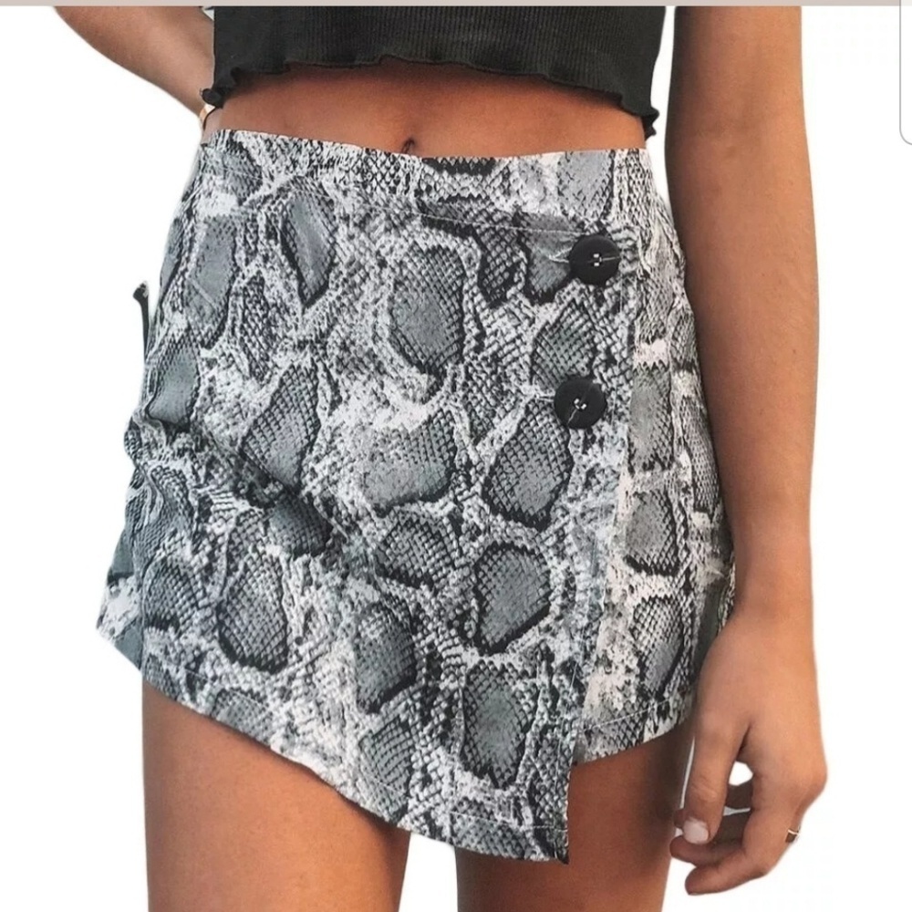 Python print skort small or large